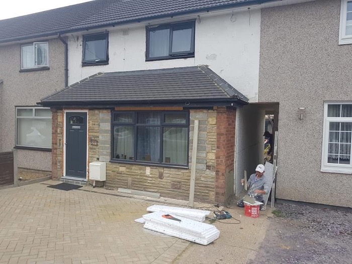 Dan Rendering Ltd installer applying render on site